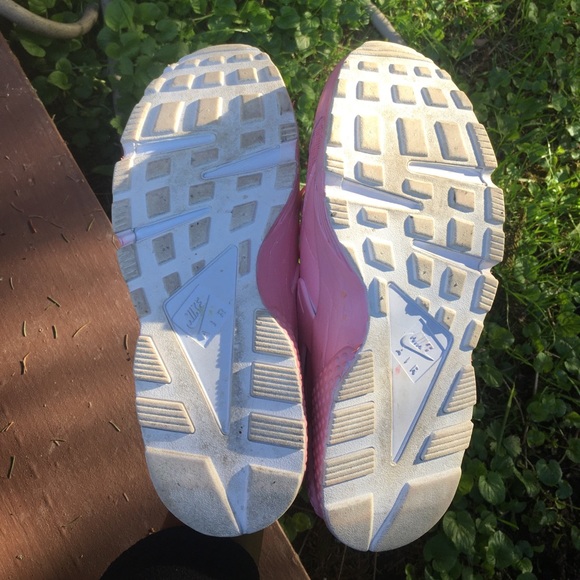 Bubblegum Pink NIKE Huarache Sneakers, US size 8.5 - Picture 10 of 12
